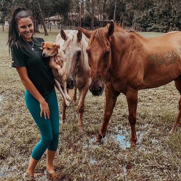 HEY Y’ALL! Meet your Posh Ambassador, Zoe - Picture 4 of 8